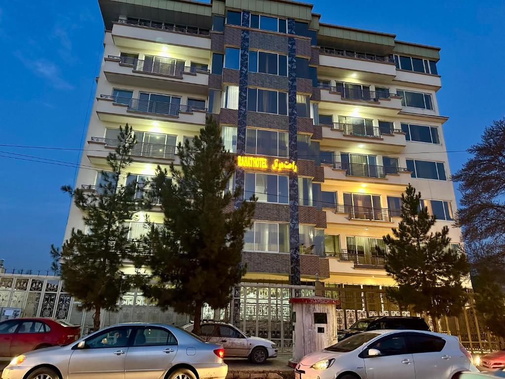 Rahat Hotel (3–4★ local)